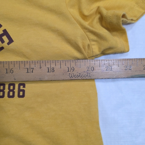 Yellowstone Dutton Ranch Crop Top Wrangler Tee Women’s Medium Yellow Ranch Horse - Picture 6 of 7